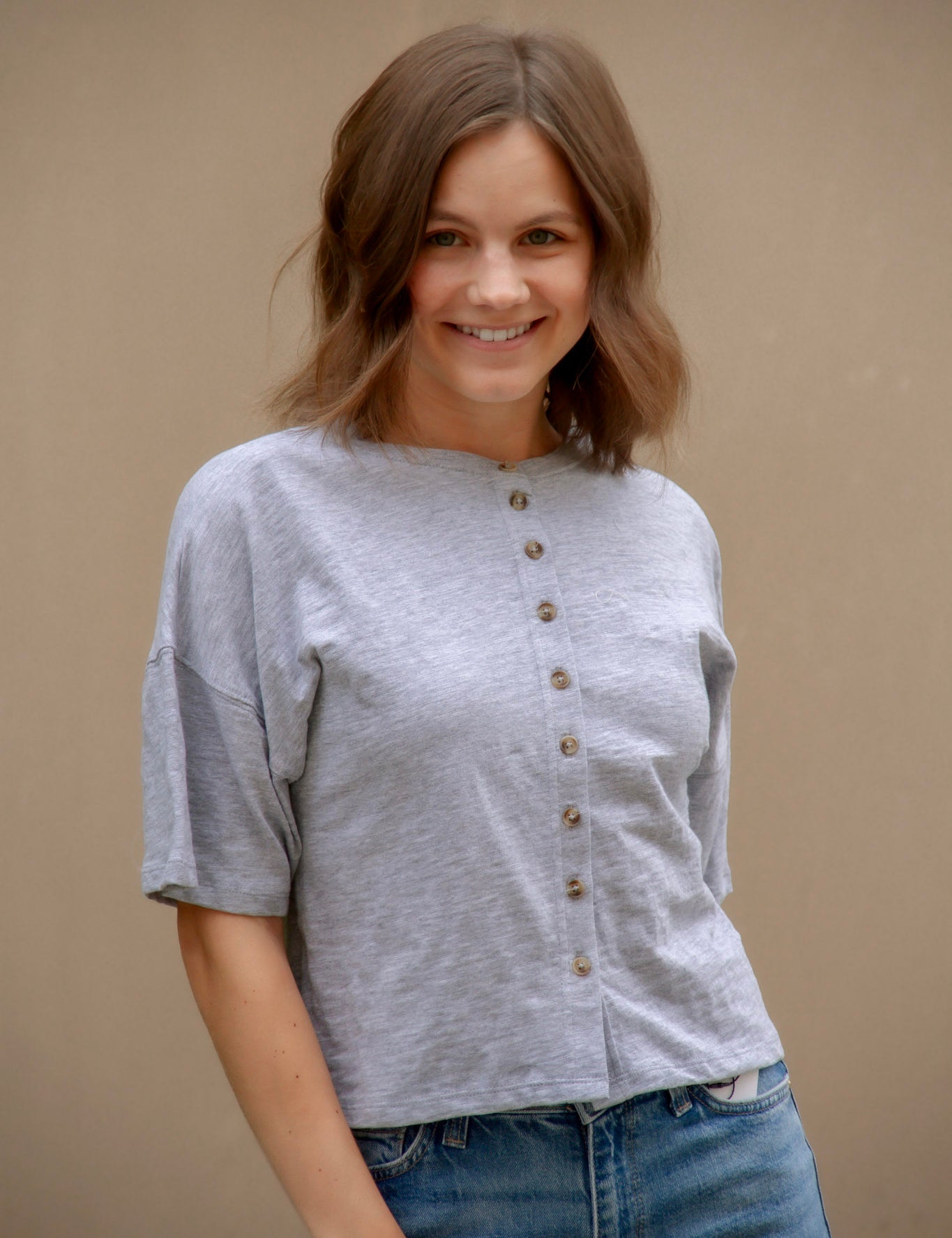 Vestia Short Sleeve Button Down Tee in Grey