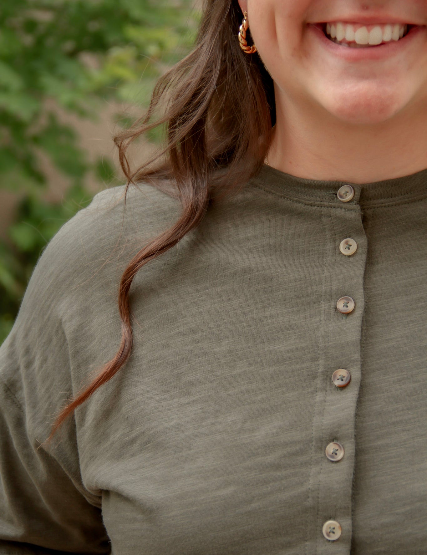 Vestia Short Sleeve Button Down Tee in Olive