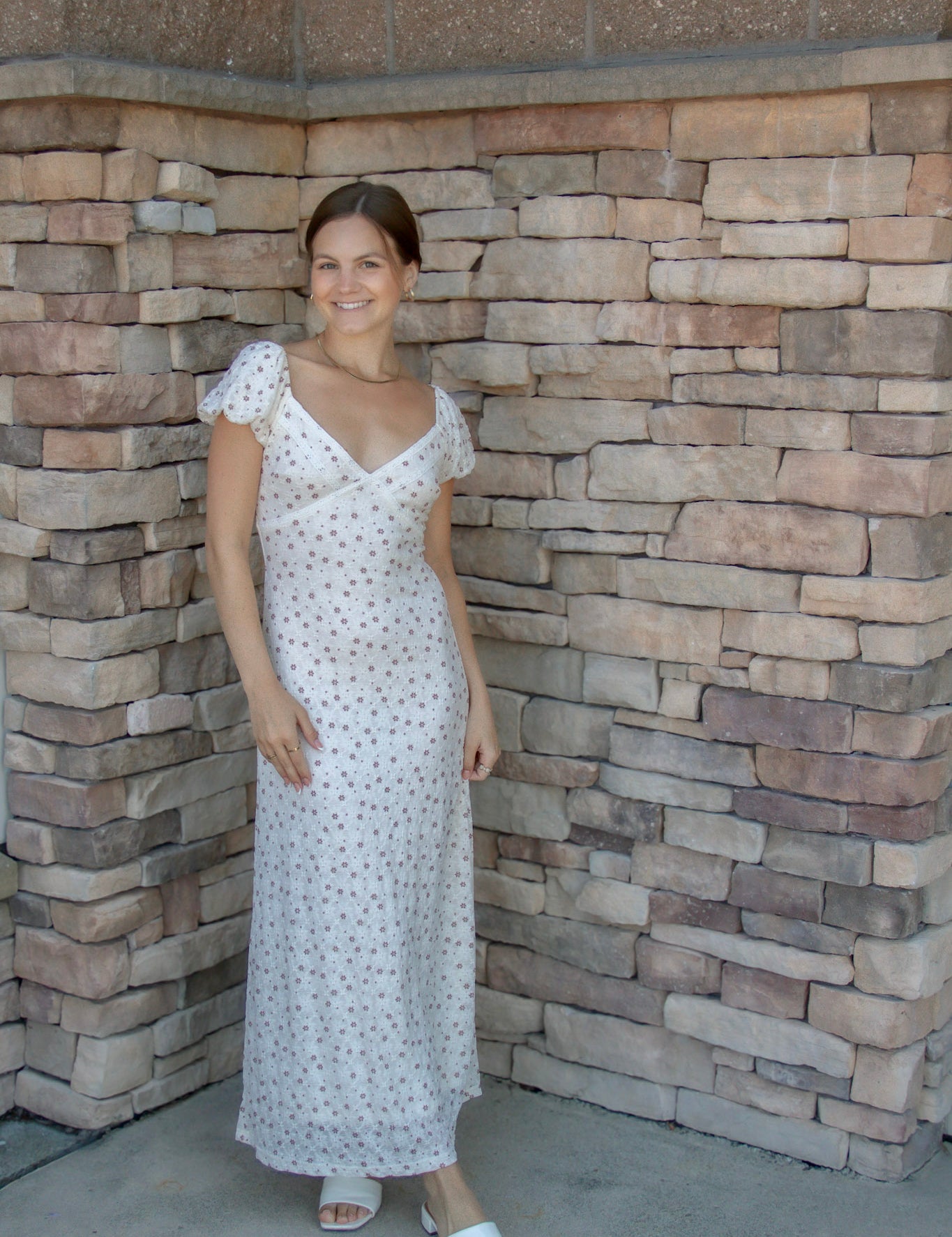 cream white and tan ditsy floral maxi dress with short sleeve