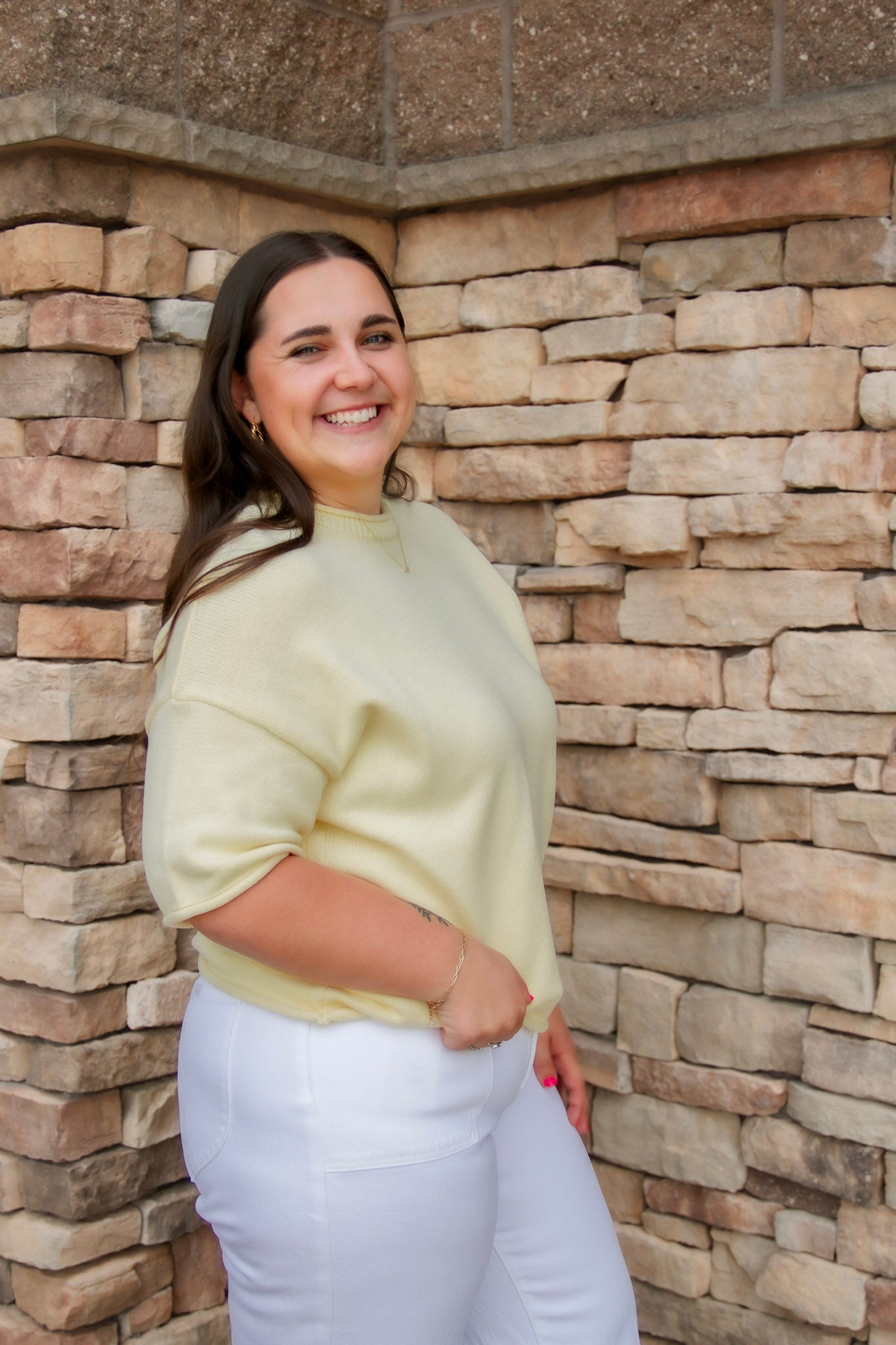yellow short sleeve knit sweater with rolled edges and white denim 2